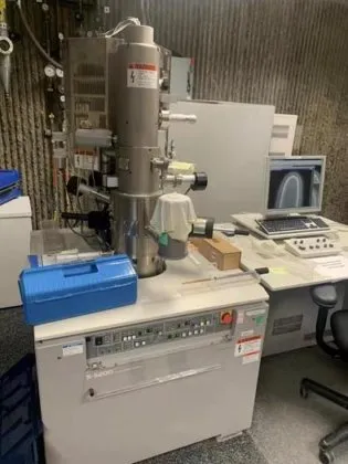 SEM HITACHI S-5200